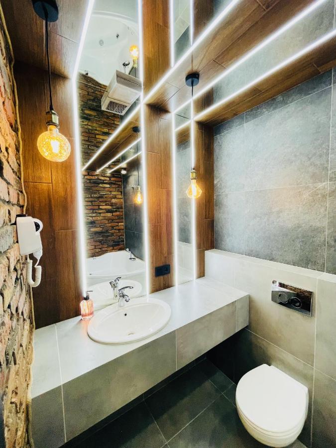 Loft В River Park З Джакузі Dnipro Ngoại thất bức ảnh