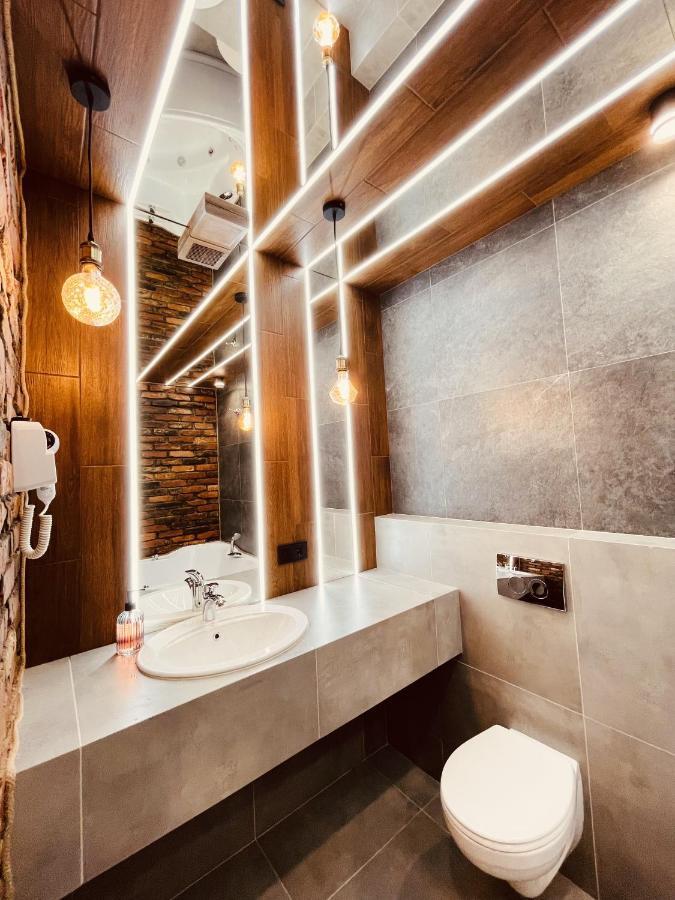Loft В River Park З Джакузі Dnipro Ngoại thất bức ảnh